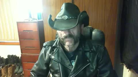 Snapshot of leathergreaser chatting on June 4, 2026, 9:21 pm leathergreaser online show from June 4, 2026, 9:21 pm