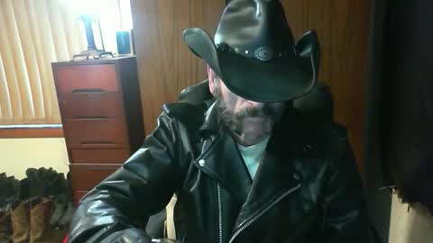 Snapshot of leathergreaser chatting on June 7, 2026, 9:07 pm leathergreaser online show from June 7, 2026, 9:07 pm