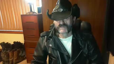 Snapshot of leathergreaser chatting on June 10, 2026, 9:35 pm leathergreaser online show from June 10, 2026, 9:35 pm
