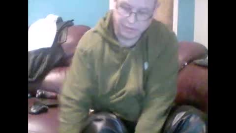 leatherpants68 online show from October 7, 2025, 7:22 pm