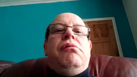 leatherpants68 online show from April 17, 2026, 8:17 am