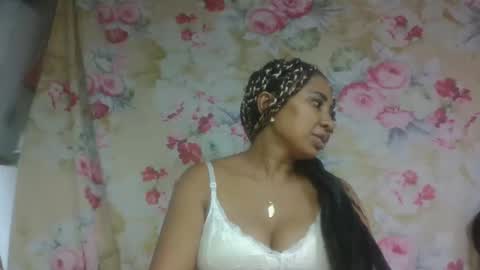 leatiana online show from April 5, 2026, 7:44 pm