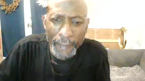 Snapshot of leeguy_hugedick chatting on June 20, 2026, 8:06 am Ebony DeafGuy online show from June 20, 2026, 8:06 am