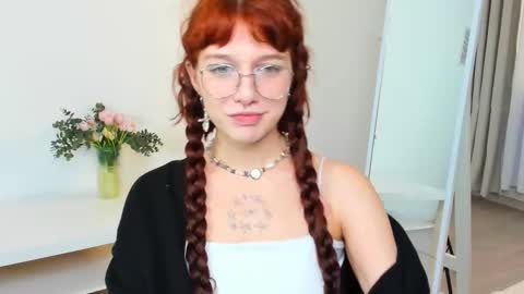 leelooyolo online show from November 9, 2025, 10:35 am