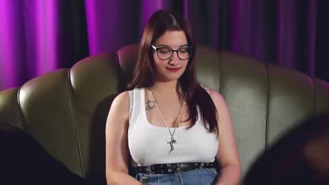 Mia online show from December 11, 2024, 4:49 am