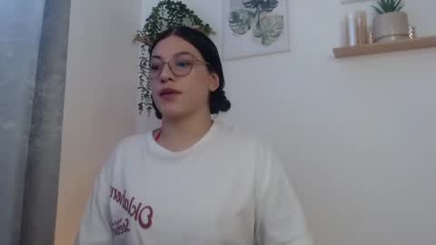 Snapshot of leena_rosee chatting on July 9, 2026, 5:50 pm leena_rosee online show from July 9, 2026, 5:50 pm