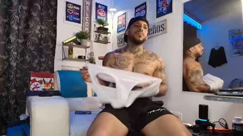 leenar_key online show from October 3, 2025, 3:42 pm