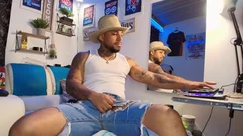 leenar_key online show from October 18, 2025, 1:23 pm