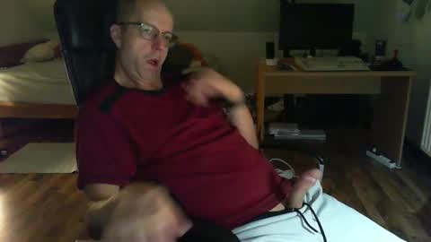 Snapshot of lefti27 chatting on December 11, 2024, 11:10 pm Dave online show from December 11, 2024, 11:10 pm