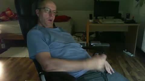 Snapshot of lefti27 chatting on December 15, 2024, 10:47 pm Dave online show from December 15, 2024, 10:47 pm