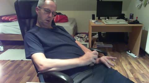 Snapshot of lefti27 chatting on December 22, 2024, 11:41 pm Dave online show from December 22, 2024, 11:41 pm