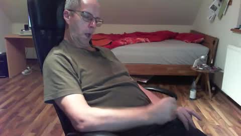 Snapshot of lefti27 chatting on December 29, 2024, 12:30 am Dave online show from December 29, 2024, 12:30 am