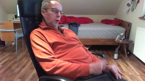 Snapshot of lefti27 chatting on December 29, 2024, 12:23 pm Dave online show from December 29, 2024, 12:23 pm