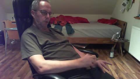 Snapshot of lefti27 chatting on December 29, 2024, 11:29 pm Dave online show from December 29, 2024, 11:29 pm