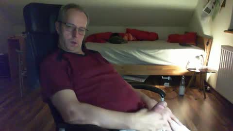 Snapshot of lefti27 chatting on January 5, 2025, 12:52 am Dave online show from January 5, 2025, 12:52 am