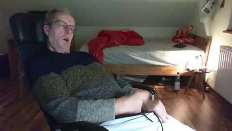 Snapshot of lefti27 chatting on January 5, 2025, 10:19 pm Dave online show from January 5, 2025, 10:19 pm