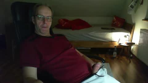 Snapshot of lefti27 chatting on January 8, 2025, 12:38 am Dave online show from January 8, 2025, 12:38 am