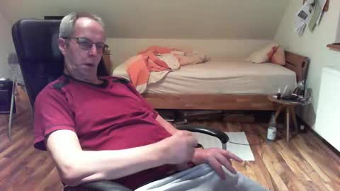 Snapshot of lefti27 chatting on January 14, 2025, 9:41 pm Dave online show from January 14, 2025, 9:41 pm