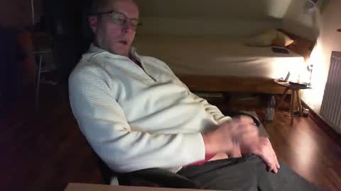 Snapshot of lefti27 chatting on January 19, 2025, 12:06 am Dave online show from January 19, 2025, 12:06 am