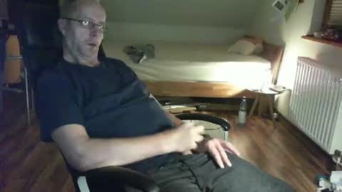 Snapshot of lefti27 chatting on January 26, 2025, 11:08 pm Dave online show from January 26, 2025, 11:08 pm