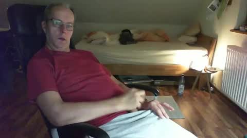 Snapshot of lefti27 chatting on February 5, 2025, 11:28 pm Dave online show from February 5, 2025, 11:28 pm