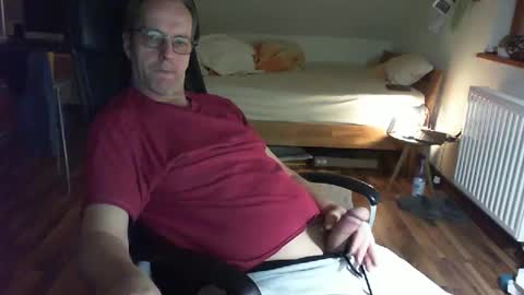 Snapshot of lefti27 chatting on February 16, 2025, 10:32 pm Dave online show from February 16, 2025, 10:32 pm