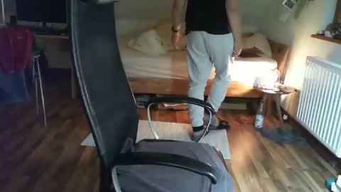 Snapshot of lefti27 chatting on February 19, 2025, 11:57 pm Dave online show from February 19, 2025, 11:57 pm