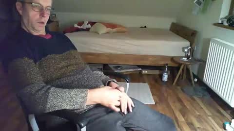 Snapshot of lefti27 chatting on February 26, 2025, 5:07 pm Dave online show from February 26, 2025, 5:07 pm