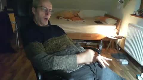 Snapshot of lefti27 chatting on February 28, 2025, 11:01 pm Dave online show from February 28, 2025, 11:01 pm