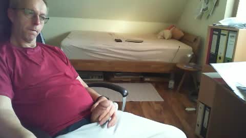 Snapshot of lefti27 chatting on March 6, 2025, 3:24 pm Dave online show from March 6, 2025, 3:24 pm