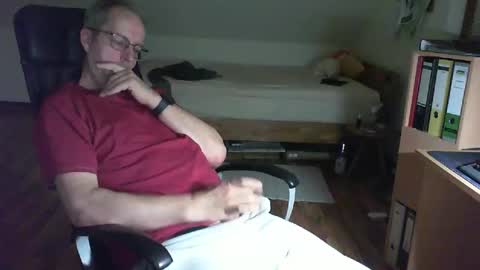 Snapshot of lefti27 chatting on March 6, 2025, 10:47 pm Dave online show from March 6, 2025, 10:47 pm