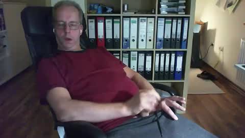 Snapshot of lefti27 chatting on September 9, 2025, 9:36 pm Dave online show from September 9, 2025, 9:36 pm