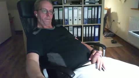 Snapshot of lefti27 chatting on September 29, 2025, 10:25 pm Dave online show from September 29, 2025, 10:25 pm