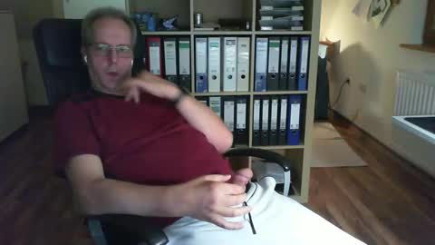 Snapshot of lefti27 chatting on October 5, 2025, 8:29 pm Dave online show from October 5, 2025, 8:29 pm