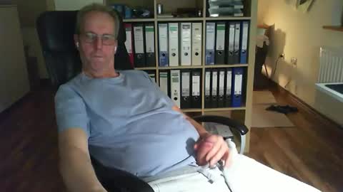 Snapshot of lefti27 chatting on November 15, 2025, 1:03 am Dave online show from November 15, 2025, 1:03 am