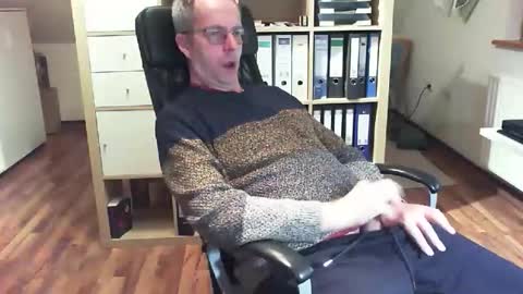 Snapshot of lefti27 chatting on November 22, 2025, 9:36 pm Dave online show from November 22, 2025, 9:36 pm