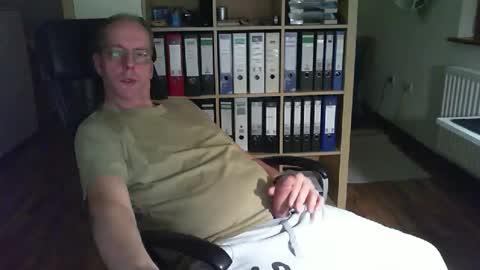 Snapshot of lefti27 chatting on December 18, 2025, 1:33 am Dave online show from December 18, 2025, 1:33 am