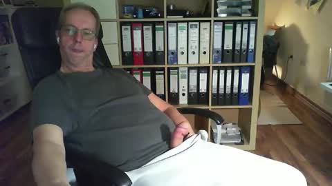 Snapshot of lefti27 chatting on January 10, 2026, 1:51 am Dave online show from January 10, 2026, 1:51 am