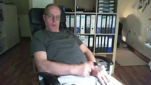 Snapshot of lefti27 chatting on February 16, 2026, 12:07 am Dave online show from February 16, 2026, 12:07 am