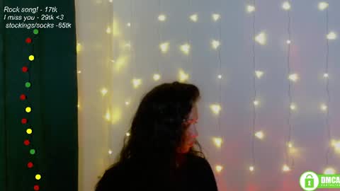 Snapshot of leia_bell chatting on June 19, 2026, 7:17 pm hey Im Leia and I love rock online show from June 19, 2026, 7:17 pm