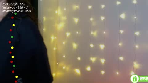 Snapshot of leia_bell chatting on July 12, 2026, 7:27 pm hey Im Leia and I love rock online show from July 12, 2026, 7:27 pm