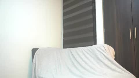 Snapshot of leiaah__ chatting on June 25, 2026, 12:10 am Leah online show from June 25, 2026, 12:10 am