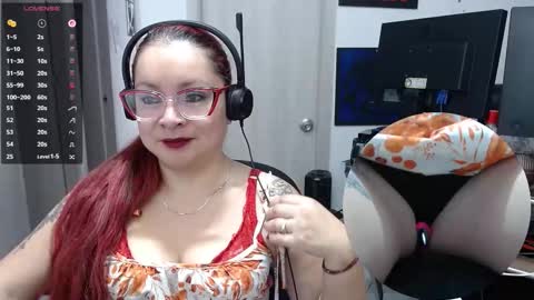 LeidyDi223 online show from November 30, 2025, 3:27 pm