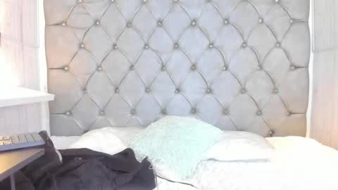 LEIGH ANGELS online show from January 3, 2025, 9:47 pm