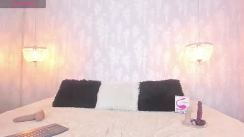 LEIGH ANGELS online show from November 5, 2025, 10:10 pm