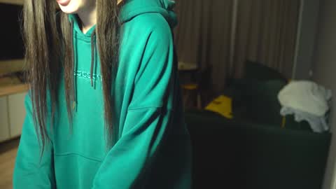 Leila online show from December 10, 2024, 2:06 pm