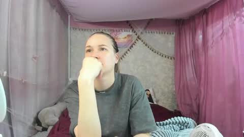 leila_bambi_ online show from April 22, 2026, 2:07 pm