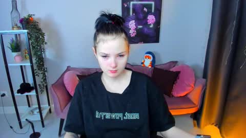 Leila online show from November 23, 2025, 11:43 am