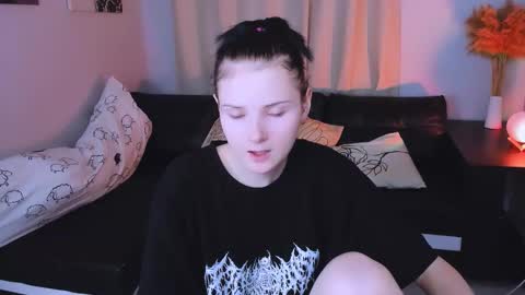 Leila online show from November 27, 2025, 1:57 pm