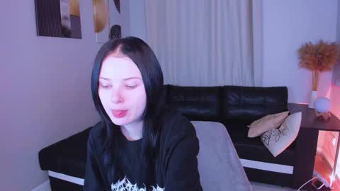 Leila online show from November 28, 2025, 1:25 pm